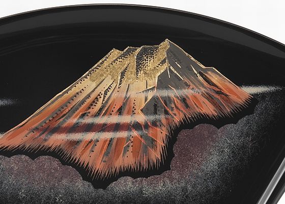 飾り皿赤富士沈金