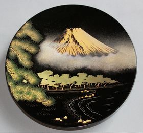 三保の松原に富士沈金の輪島塗飾り皿