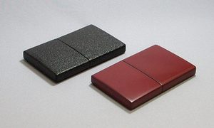 【輪島塗】名刺入れ 溜塗 草花蒔絵 大雅堂謹製 共箱 希少 輪島塗】名刺入れ 溜塗 草花蒔絵 大雅堂謹製 共箱 希少