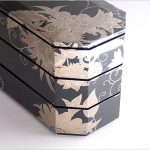 漆黒に銀の華が映えるモダンな輪島塗三段重箱（八角型）