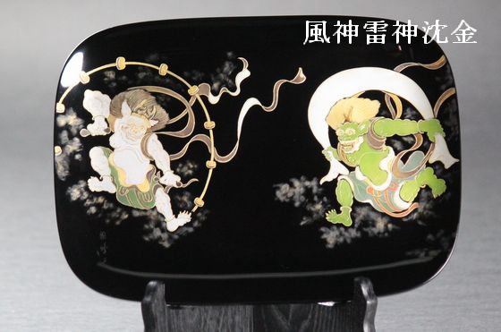 飾皿（小判型）風神雷神沈金 143,000円（税込） | 輪島塗の塗師屋 輪島 