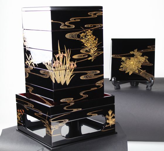 五段重箱 四季草花蒔絵 3,300,000円（税込） | 輪島塗の塗師屋