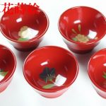 輪島屋本店謹製 輪島塗 酒器 5客 朱塗 絵替わり 金蒔絵 木製 盃 ぐい呑み 酒器 / Sake Cup | 輪島塗の老舗 輪島屋善仁 Online shop